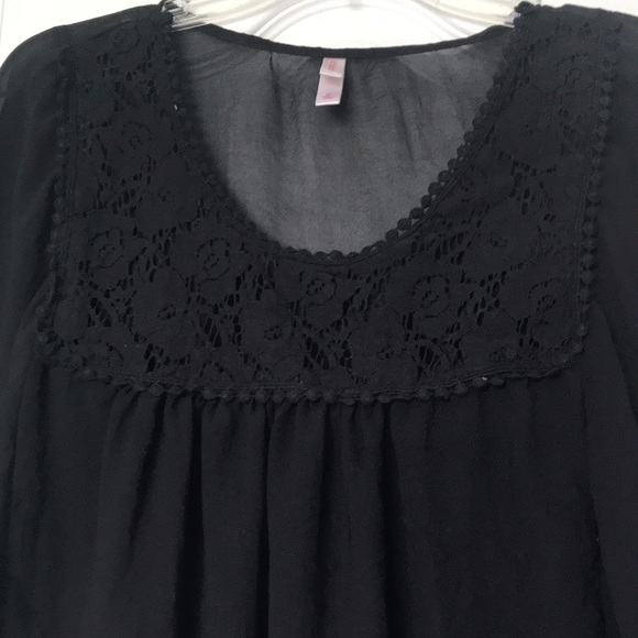 Cute flowy boho top - Picture 2 of 3